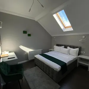rezervați aici