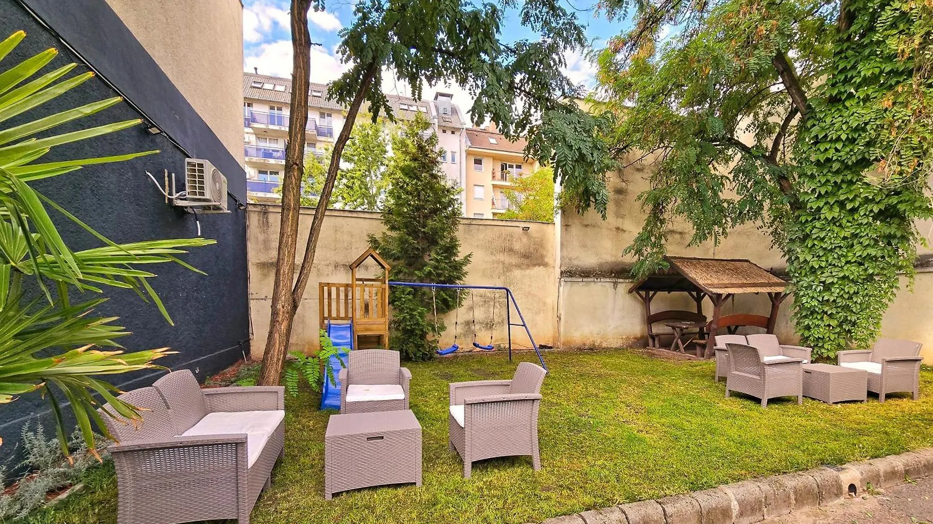 Mariposa Apartments Budapest Hungary
